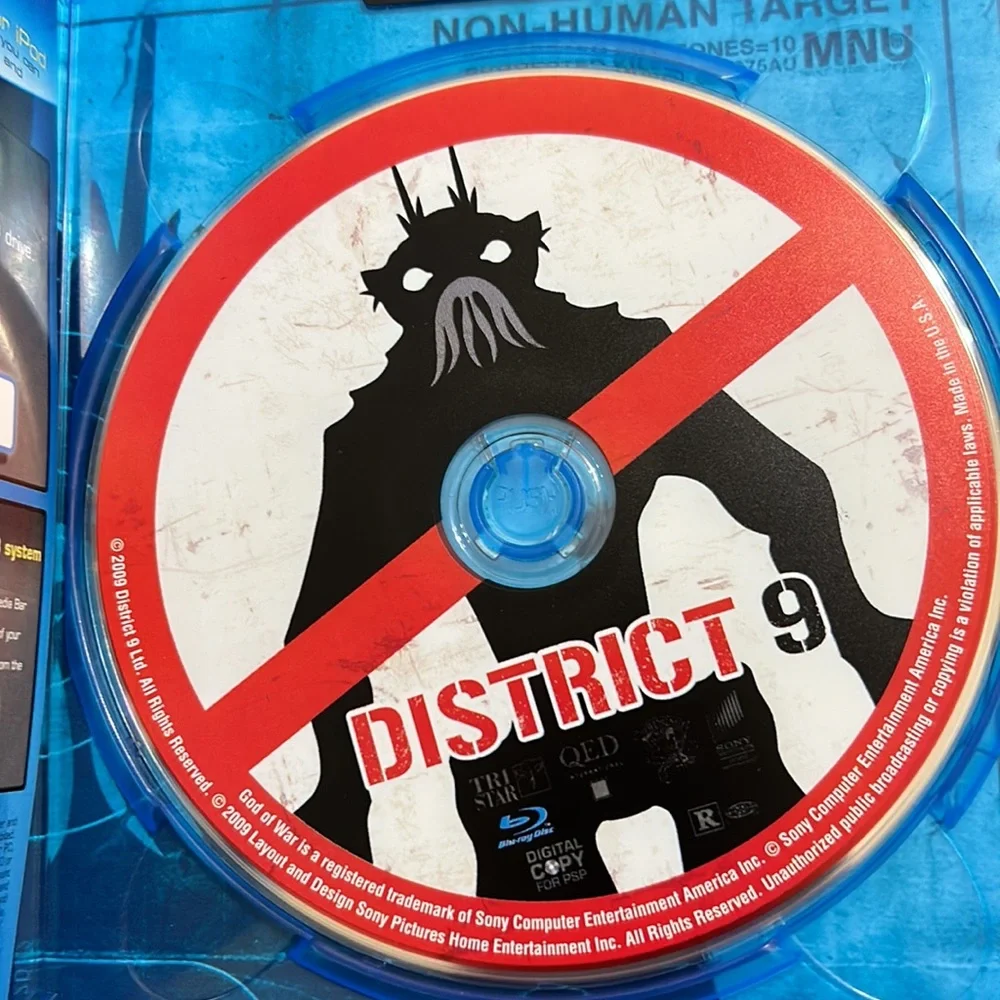 District 9 blue ray! - Picture 2 of 2